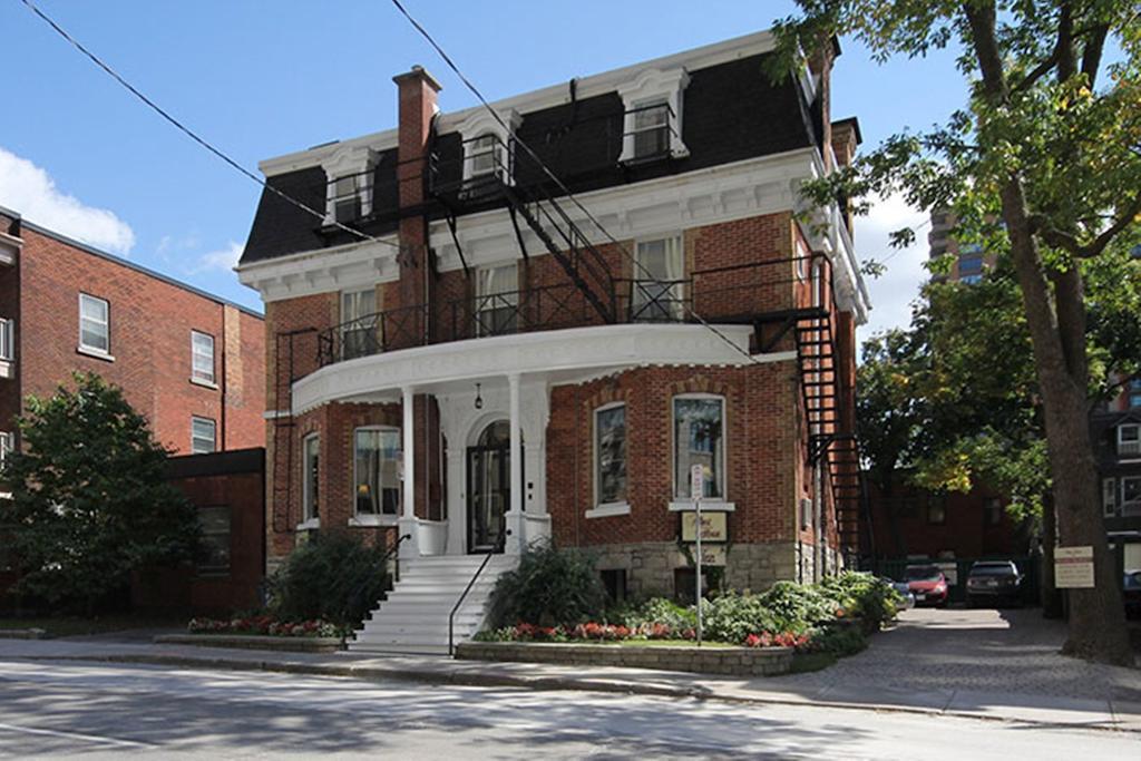 Bed & Breakfast Albert House Ottawa